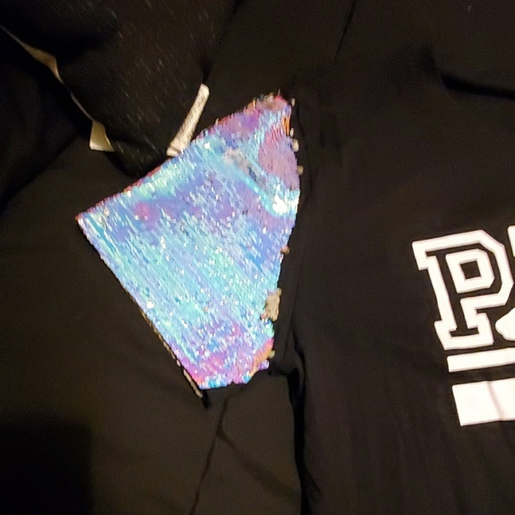 VS Pink - Picture 2 of 4